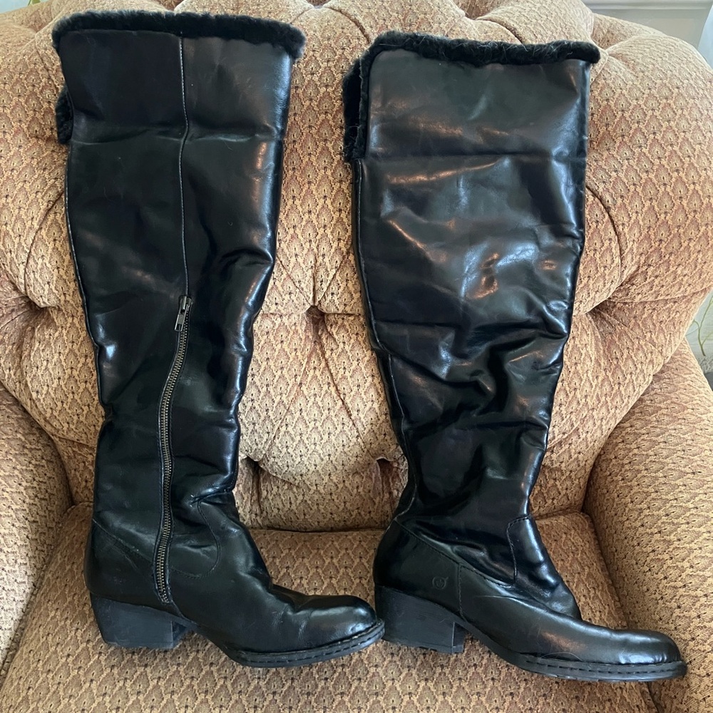 Born black leather boots with cozy lining size 8/39